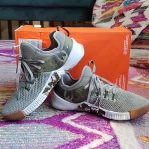 EUC Nike Free athletic shoe m7/w8.5